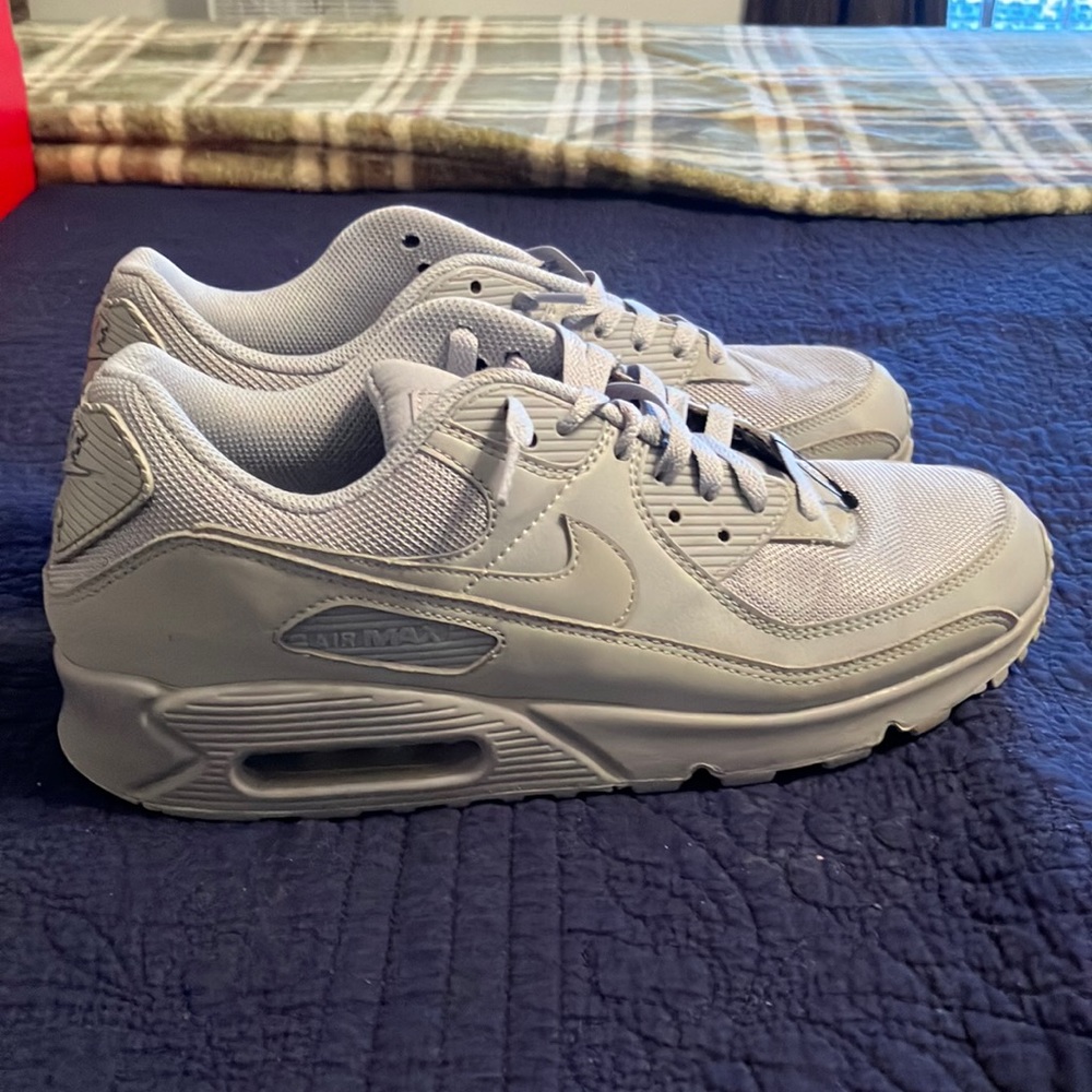 Nike Airmax 90’s all gray! Worn twice and in great condition